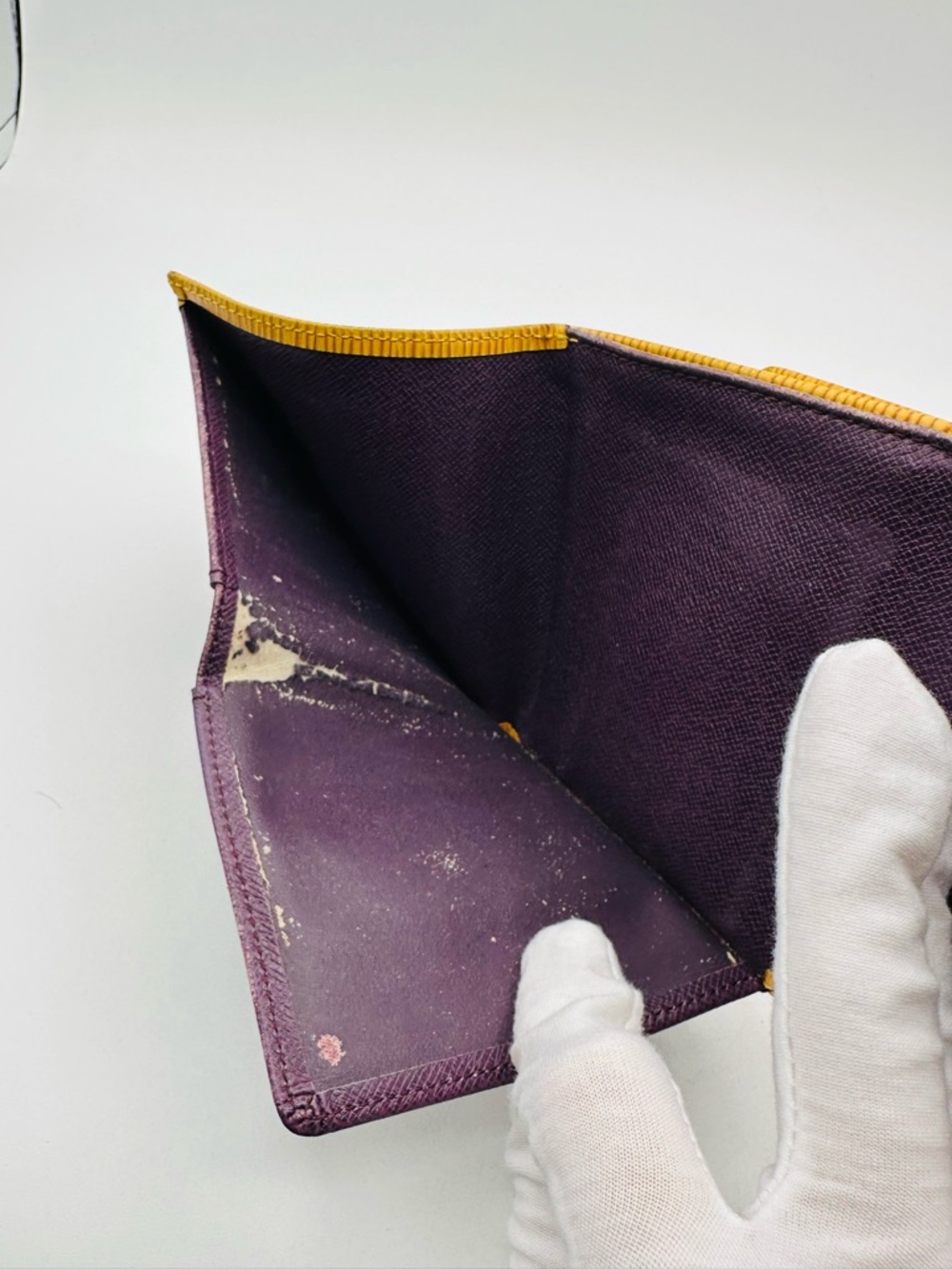 Louis Vuitton Epi Wallet - Picture 8 of 10